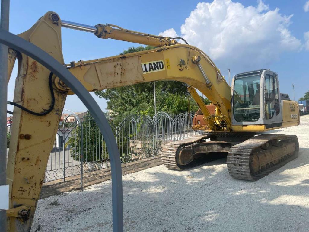 New Holland Kobelco 385 Foto 2