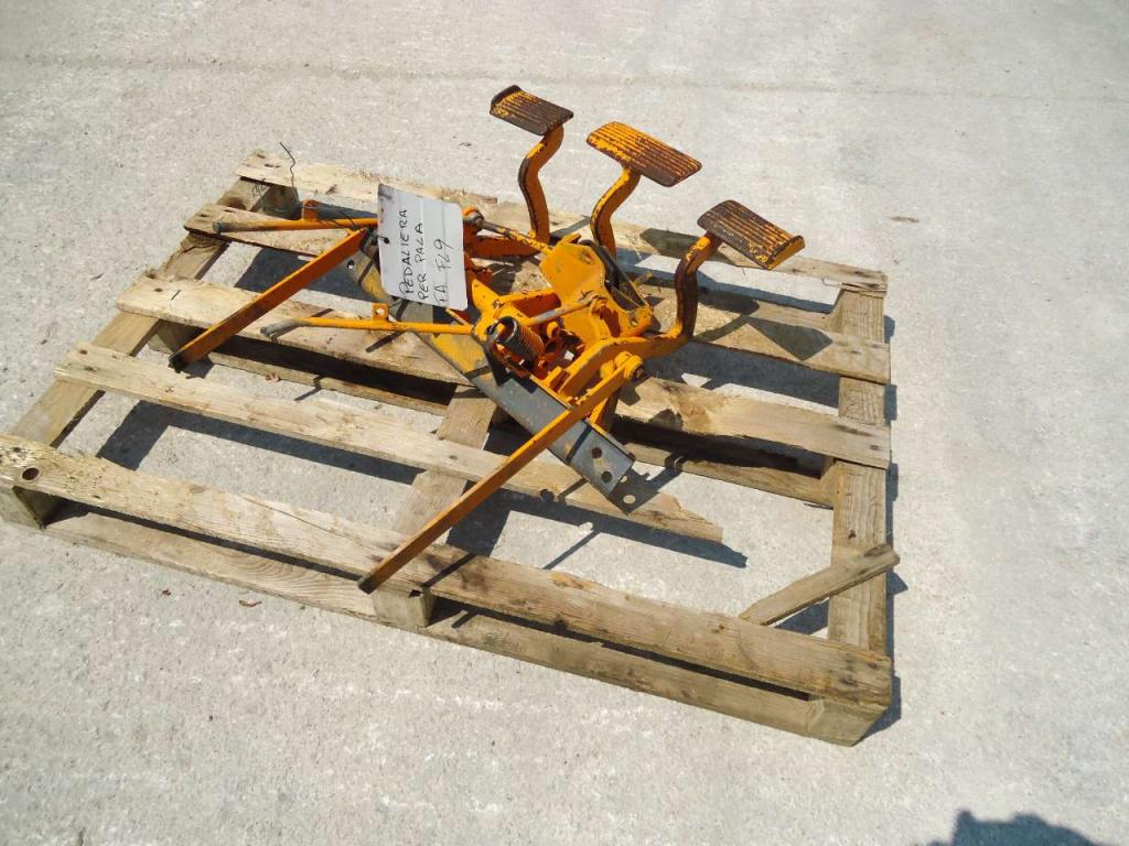 Pedaliera per Fiat Allis FL9 Foto 4