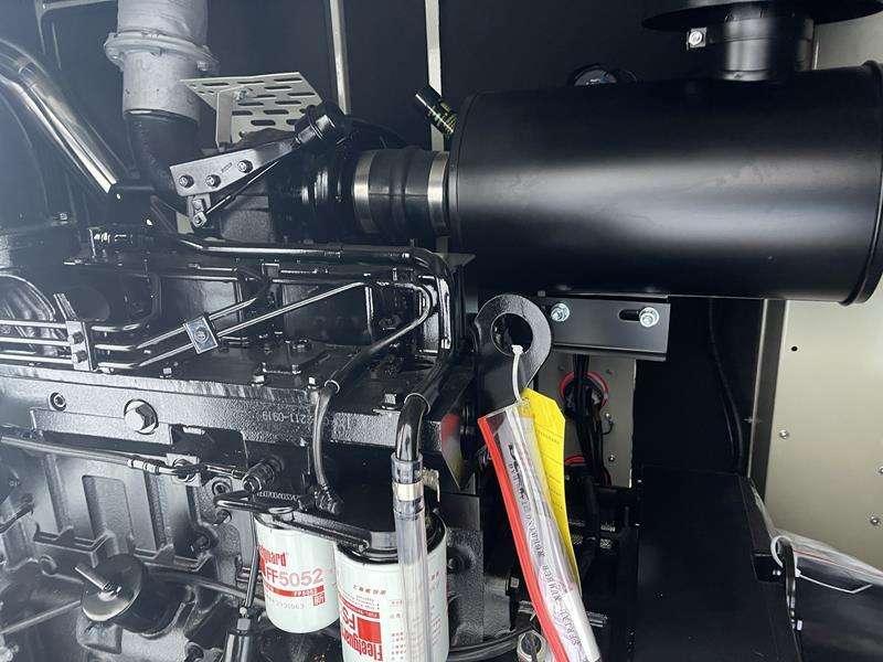Cummins 220 kVA Foto 19