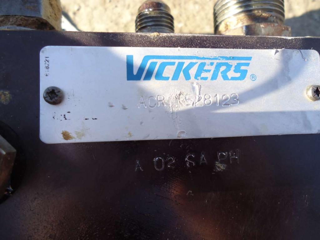 Valvola con accumulatore servocomandi per Fiat Hitachi FR220 Foto 4