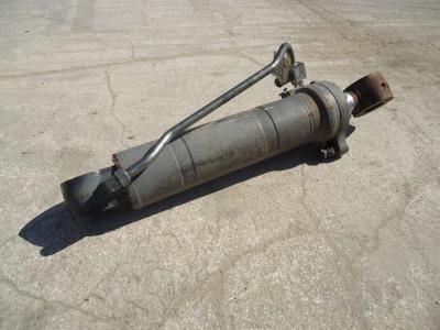 Pistone rotazione benna per New Holland W270B in vendita da OLM 90 Srl