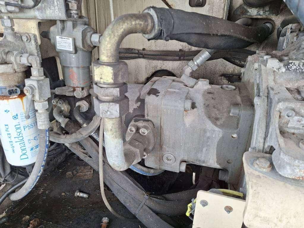 Sennebogen 830E K17 (only upperstructure with damaged cabin) Foto 19