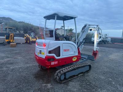 Takeuchi Tb 225