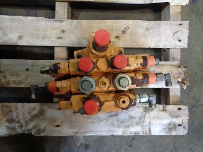 Distributore idraulico per Case WX 170 in vendita da PRV Ricambi Srl