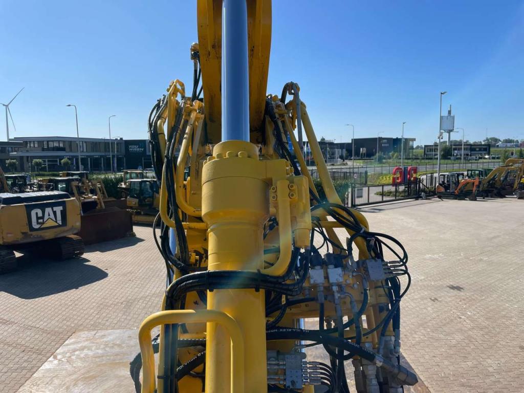 Hitachi ZX225USLC-6 Foto 11