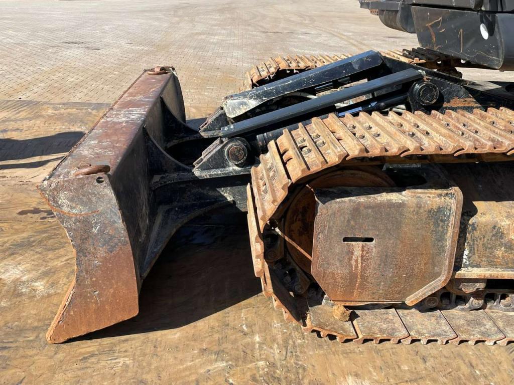 Hitachi ZX225USLC-6 Foto 12