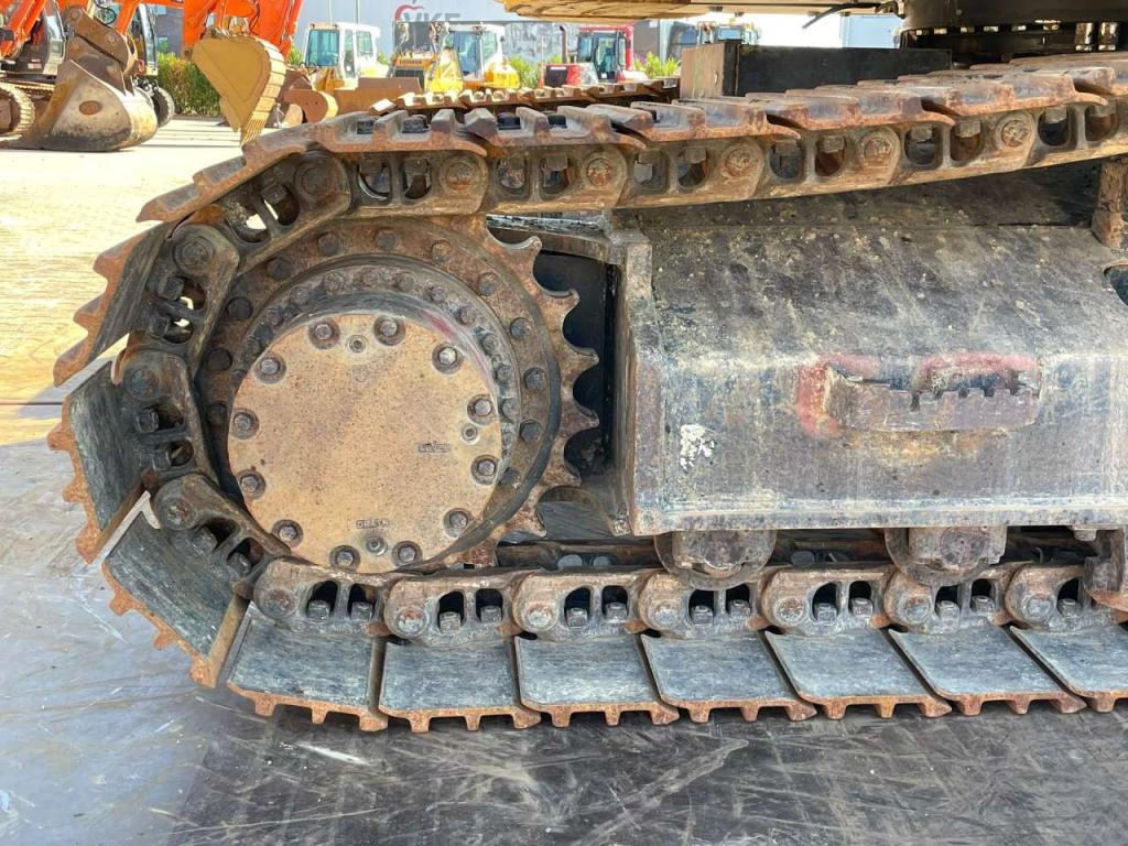 Hitachi ZX225USLC-6 Foto 17