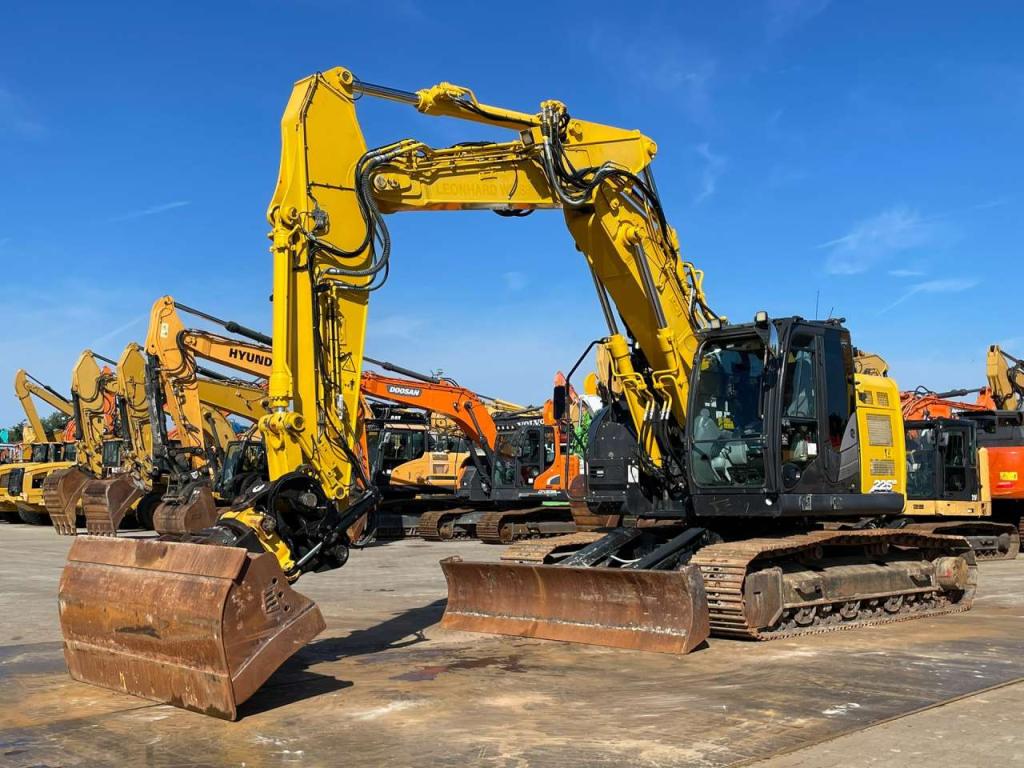 Hitachi ZX225USLC-6 Foto 2