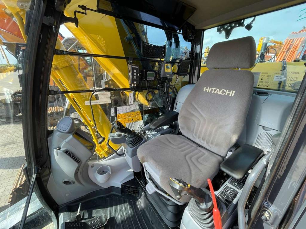 Hitachi ZX225USLC-6 Foto 22
