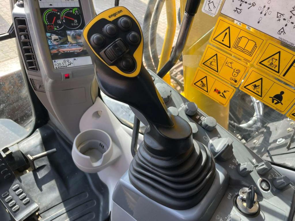 Hitachi ZX225USLC-6 Foto 23