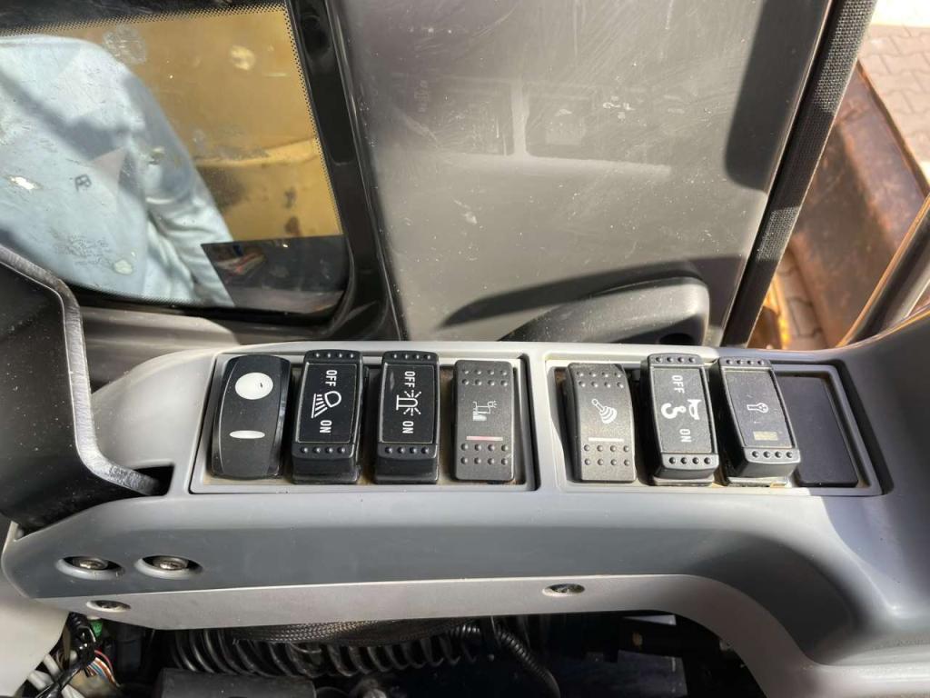 Hitachi ZX225USLC-6 Foto 27