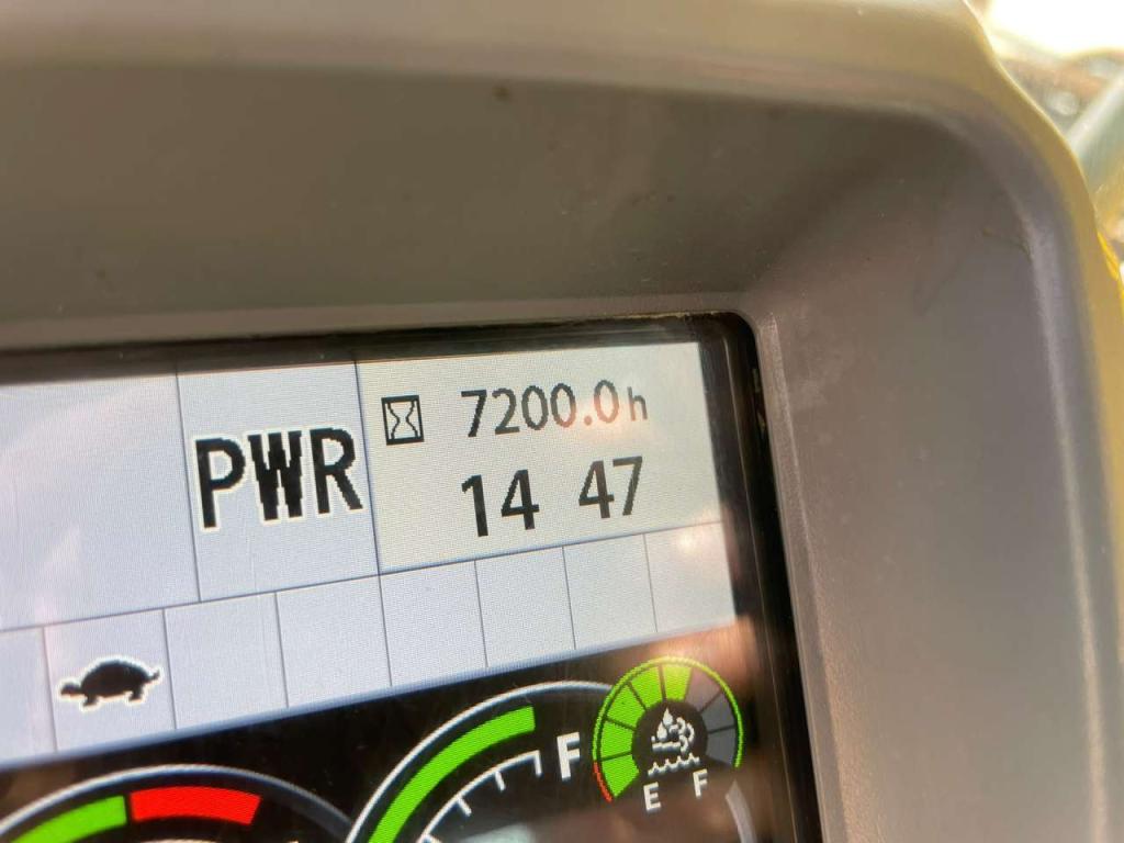 Hitachi ZX225USLC-6 Foto 29