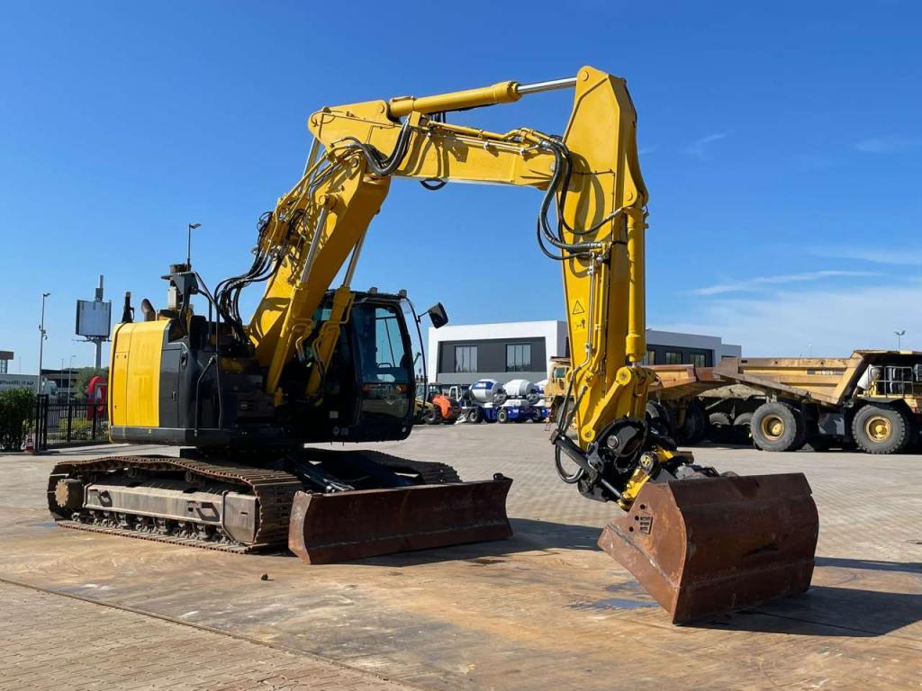 Hitachi ZX225USLC-6 Foto 7