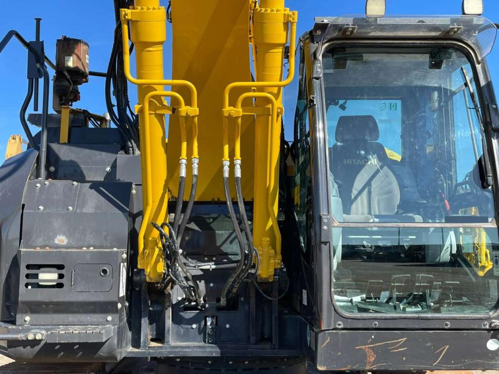 Hitachi ZX225USLC-6 Foto 9