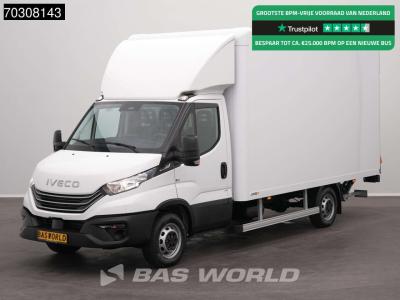 Iveco Daily 35S18 3.0L Automaat Laadklep 180PK Bakwagen ACC Airco Cruise Camera CarPlay 3,5t Trekgewicht in vendita da BAS World B.V.