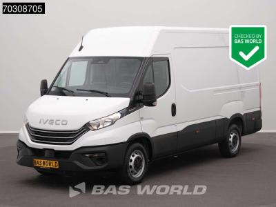 Iveco Daily 35S18 3.0L Automaat L2H2 180PK ACC Airco Cruise Camera Parkeersensoren CarPlay Stoelverwarmin in vendita da BAS World B.V.