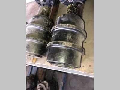 8E5600 Rulli superiori per Caterpillar 320 in vendita da Fratelli Zenzalari S.r.l.