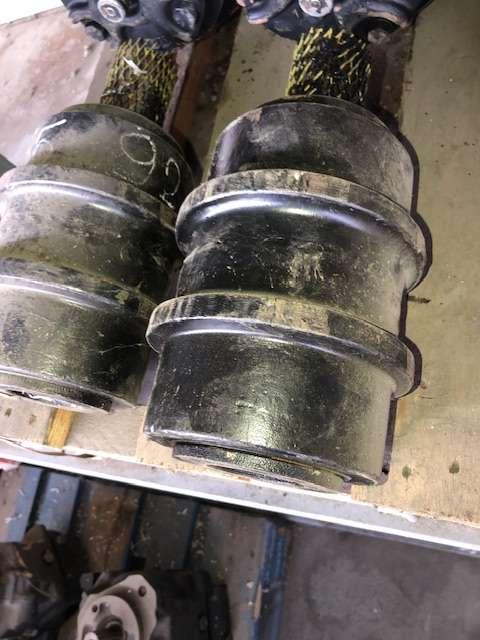 8E5600 Rulli superiori per Caterpillar 320 Foto 1
