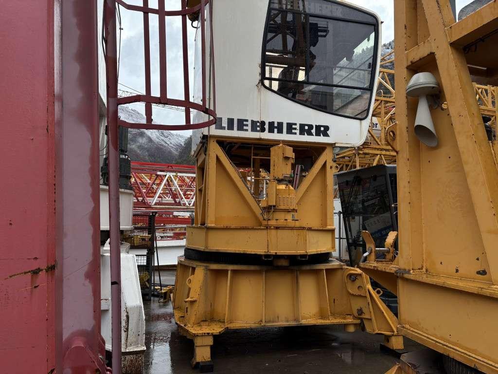 Liebherr 280 EC-H Foto 1