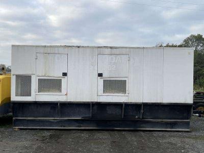 Caterpillar C 18 - 700 in vendita da Machinery Resale