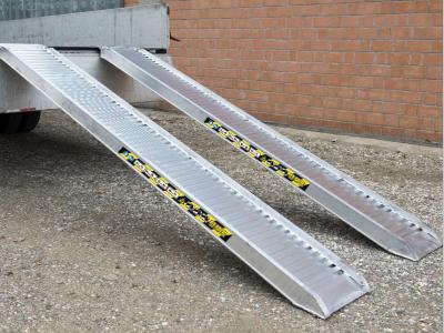 Coppia di rampe in alluminio Lunghezza 3.500 mm - Portata 2.100 kg in vendita da Progetto Rampe