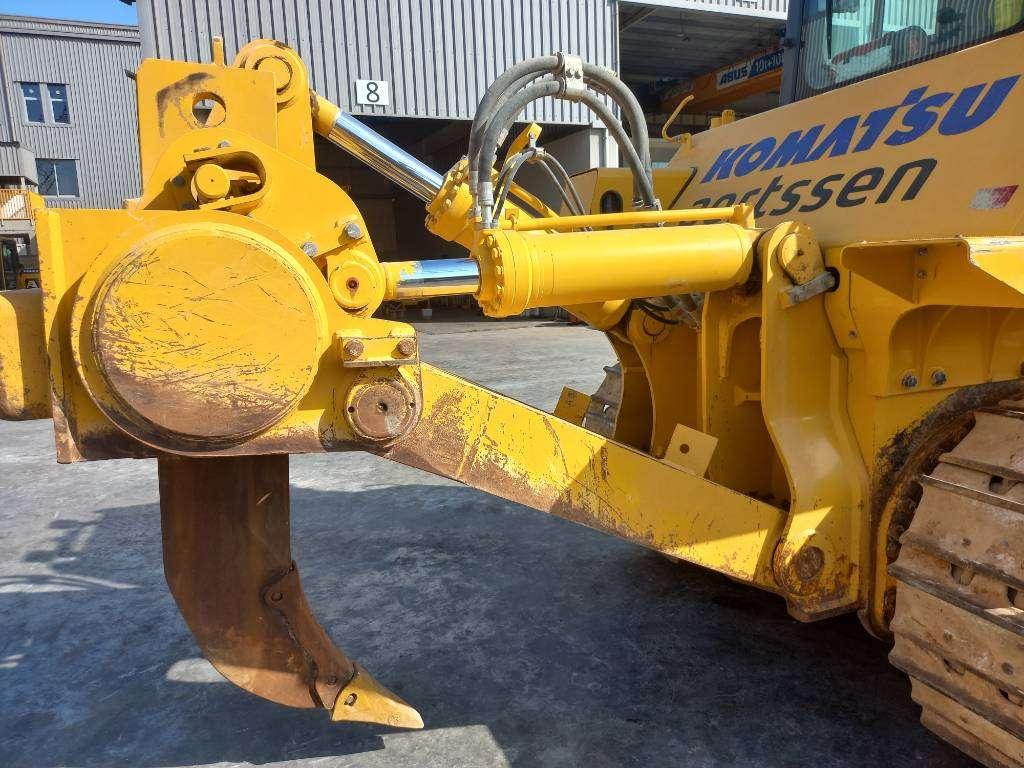 Komatsu D155A-6R (4pcs available for sale in Abu Dhabi) Foto 10