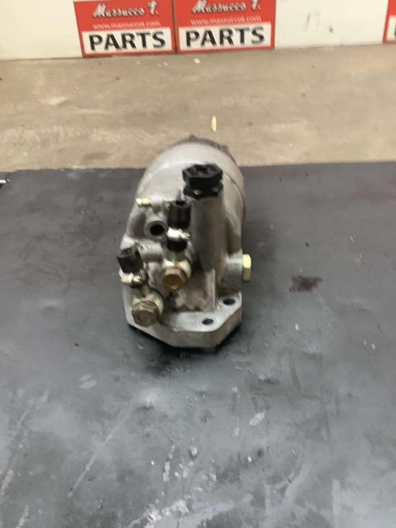 Supporto filtro gasolio per New Holland E 385 Foto 3