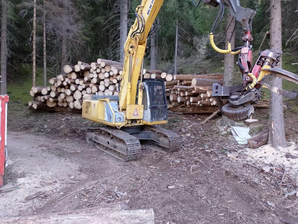 New Holland E245B Foto 2