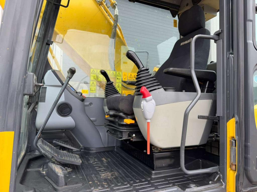 Komatsu HB215LC-1 HB Foto 29