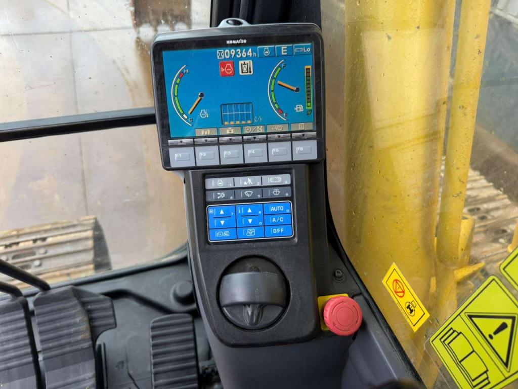 Komatsu HB215LC-1 HB Foto 8