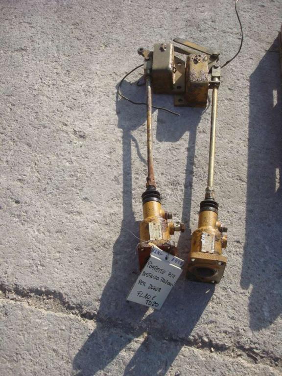 POMPETTE PER DISTACCO FRIZIONI per DOZER FL20 - FD20 Foto 1
