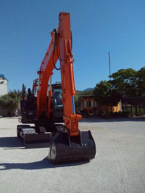 Hitachi ZX135US-6 Foto 3
