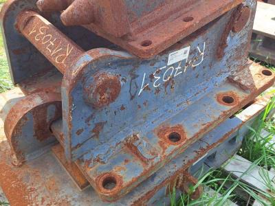 VB70 for 20-25 ton excavators Attachment plate in vendita da Balavto