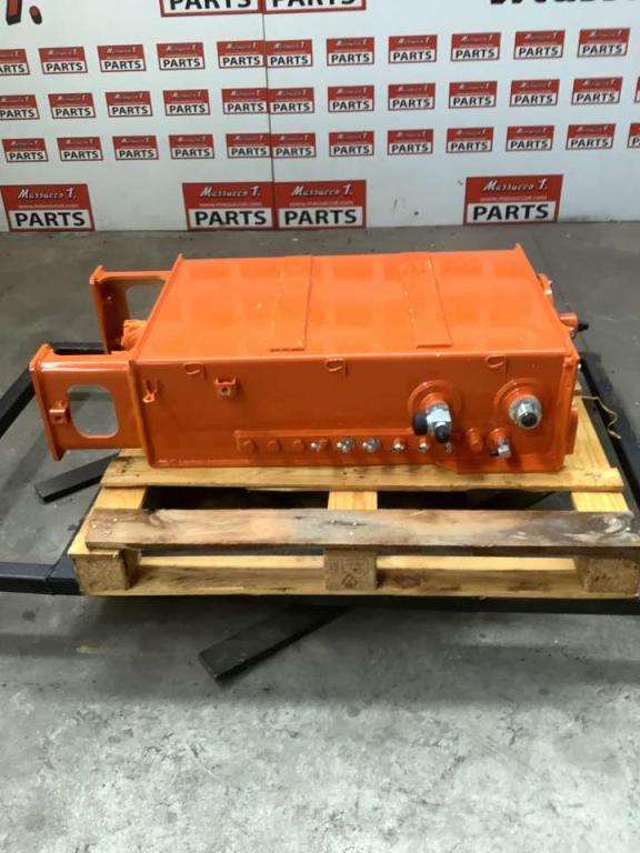 Serbatoio olio idraulico per Hitachi ZX135 US-7 Foto 3