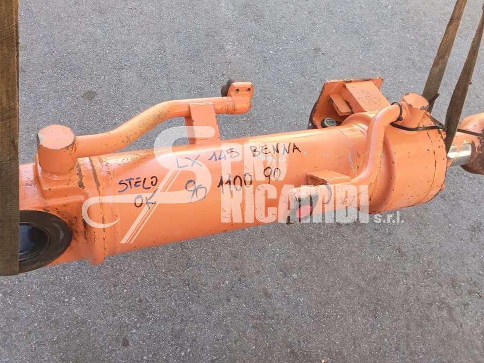 Pistone rotazione benna per Hitachi LX 145 Foto 1