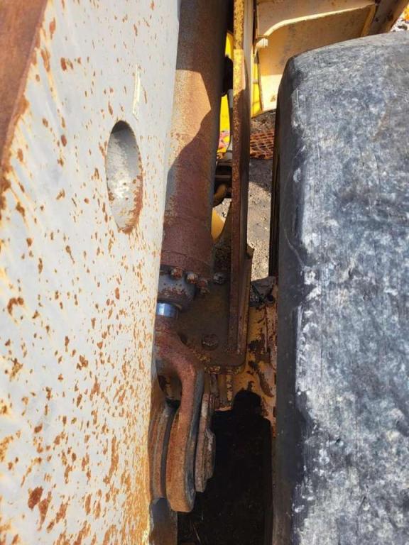 Volvo right lifting hydraulic cylinder 11107855 for Volvo L110E, L110F, L120E Foto 2