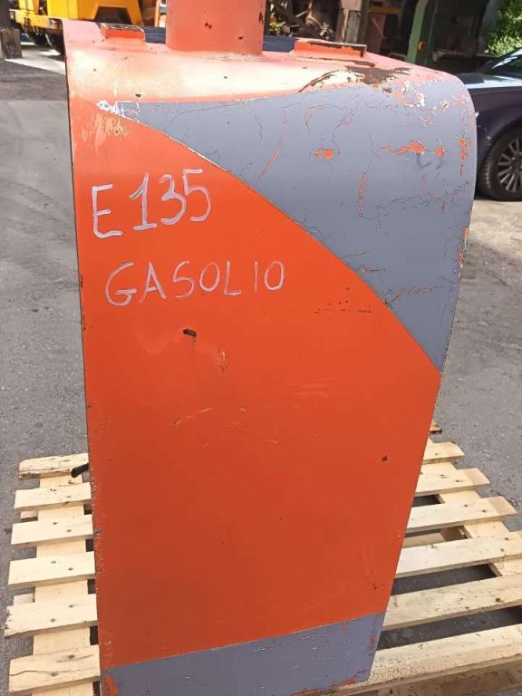 Serbatoio gasolio per Fiat Kobelco E 135 Foto 1