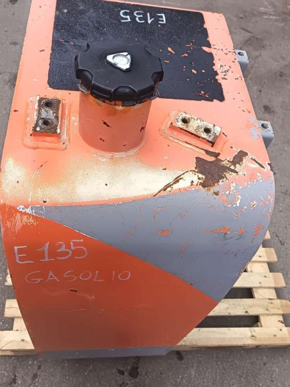 Serbatoio gasolio per Fiat Kobelco E 135 Foto 4