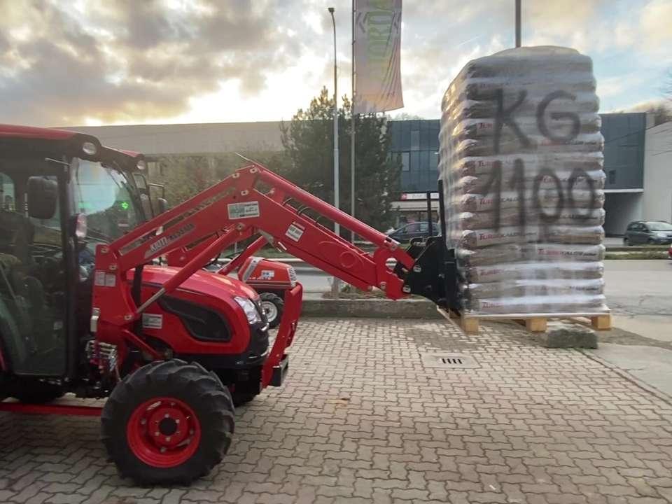 Kioti DK 6020 Cabinato con Forca Pallet Foto 4