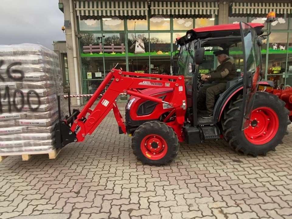 Kioti DK 6020 Cabinato con Forca Pallet Foto 6
