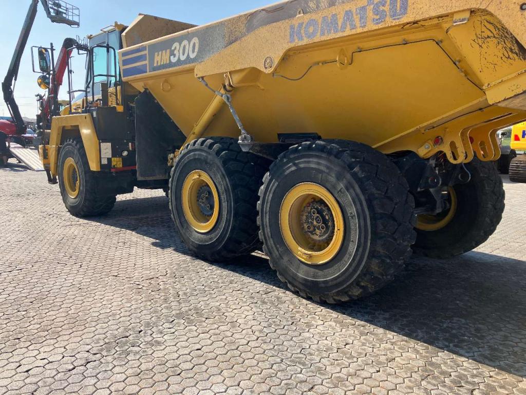 Komatsu HM300-5E0 Foto 4
