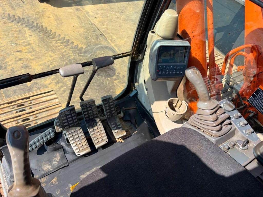 Hitachi ZX210LC-3 Foto 21