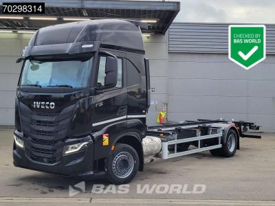 Iveco S-Way 460 4X2 NEW!! BDF Automatic Full air ACC Led Euro 6 in vendita da BAS World B.V.