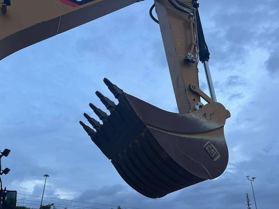 Caterpillar 323 E Foto 4