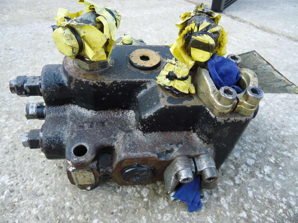 Distributore di sterzo per Fiat Kobelco/Fiat Hitachi W270 Foto 1