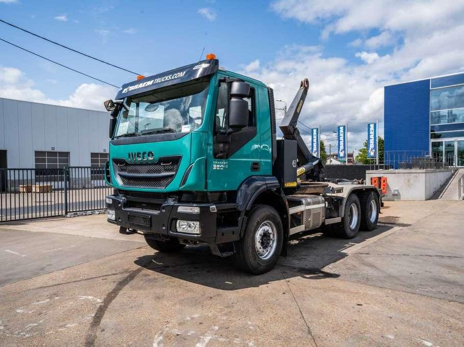 Iveco TRAKKER 360-6x4-PALFINGER Foto 1