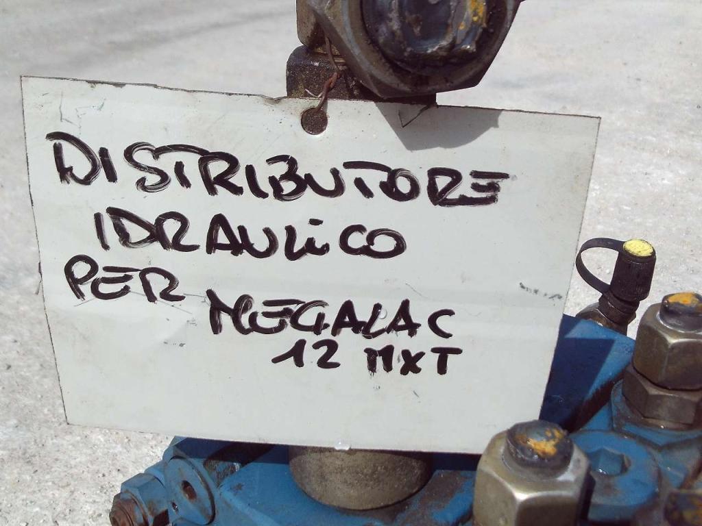 Distributore idraulico per Mecalac 12MXT Foto 5