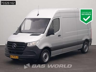 Mercedes-Benz Sprinter 215 CDI Automaat 150pk L2H2 MBUX Camera Airco Parkeersensoren CarPlay Euro6 L2 A/C in vendita da BAS World B.V.