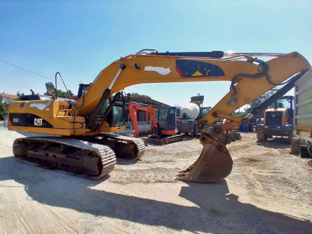 Caterpillar 323D Foto 2