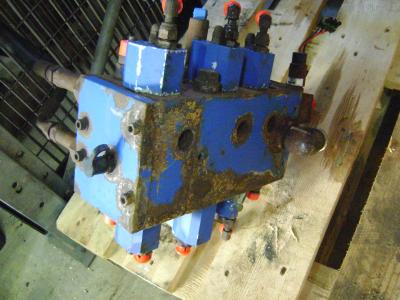 Distributore idraulico per Fiat Kobelco W 130 Evo in vendita da PRV Ricambi Srl